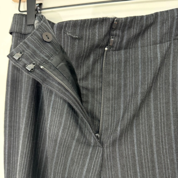 Carlisle Women’s Size 6 Small Gray Stripe Wool Blend Button Detail Trouser Pants - Picture 4 of 9
